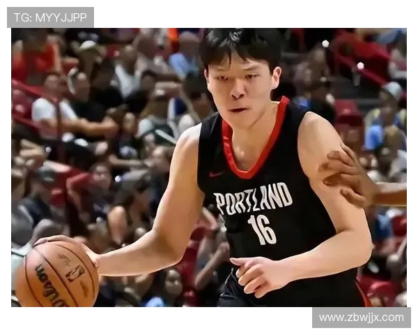 勇士与开拓者季前赛首节激战 双方展开精彩攻防对决